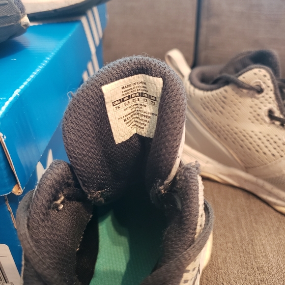 Boys gym shoes Size 7 and 8 - Picture 5 of 5